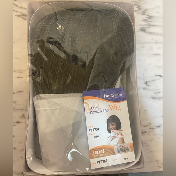 NWT 100% Premium Fiber Wig by HairSense - Picture 2 of 4